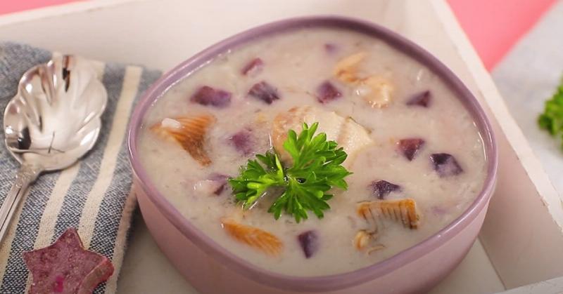 Thit luon sau khi luoc, loc xuong va xay nhuyen de nau chao cho be